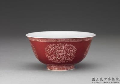 图片[2]-Bowl with flower brocade carved on a red ground in falangcai painted enamels, Qianlong reign (1736-1795), Qing dynasty-China Archive